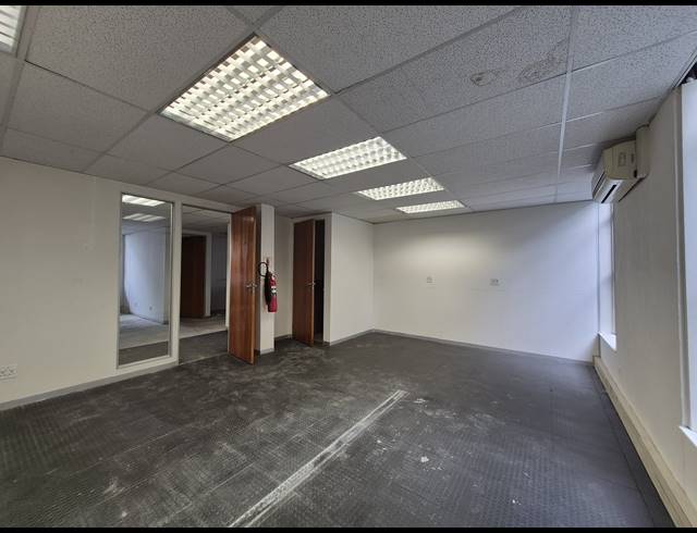 413M² OFFICE TO LET IN CRAIGHALL